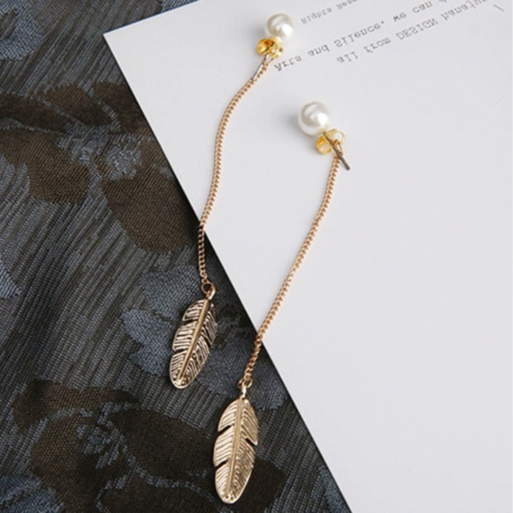 Jewelry - Pearl feather drop fashion earrings
